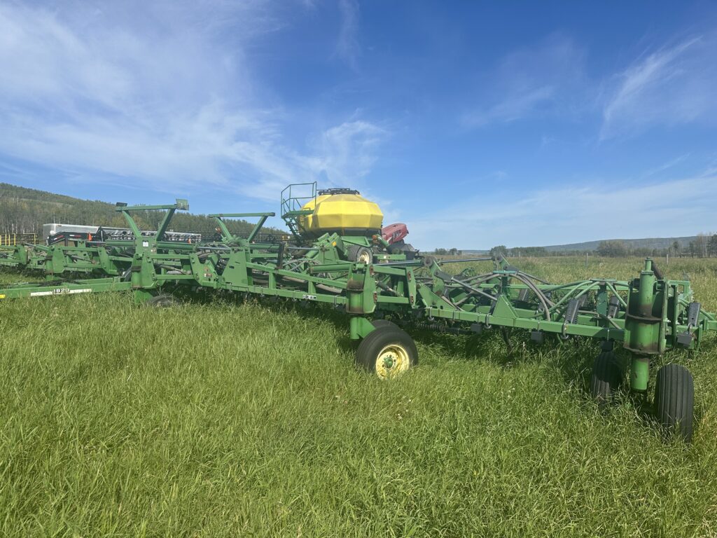 1999 John Deere 1820 Air Drill with 1900 Tank 1