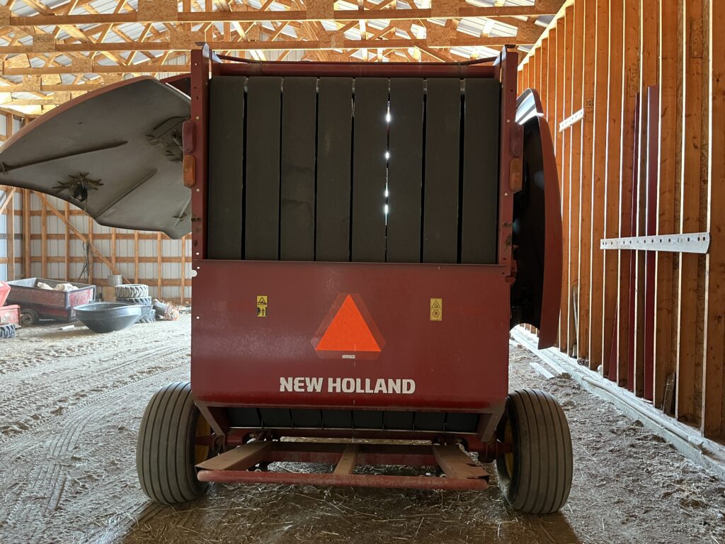 2017 New Holland RB560 Baler 2