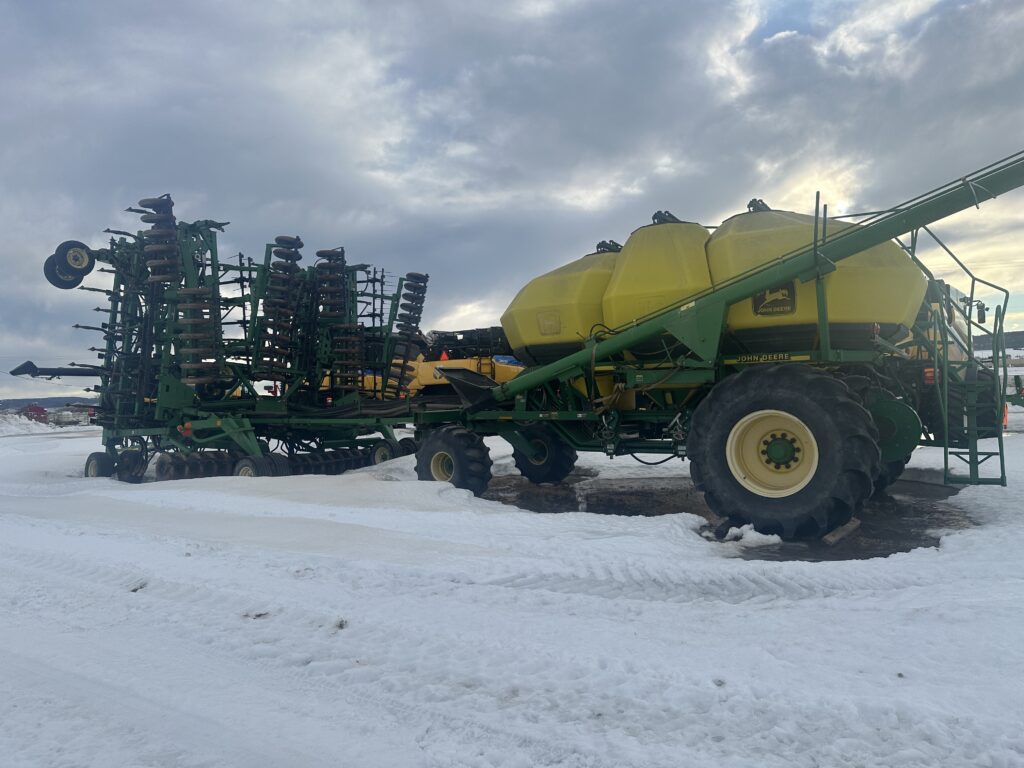 1999 John Deere 1820 Air Drill with 1900 Tank