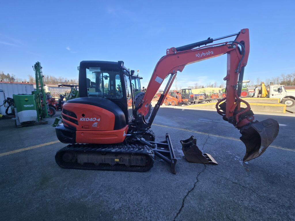 2022 Kubota KX040-4 Excavator with Rototilt 3