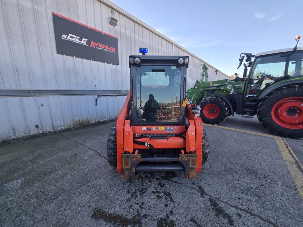 2022 Kubota SSV75HC 1