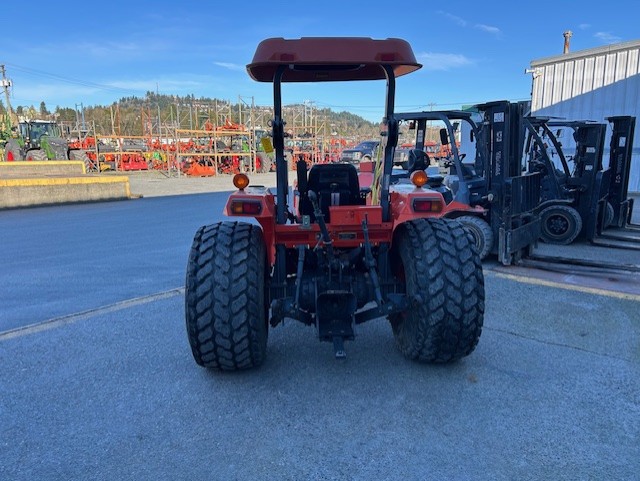 2005 Kubota M5700DTHS Rops tractor 1