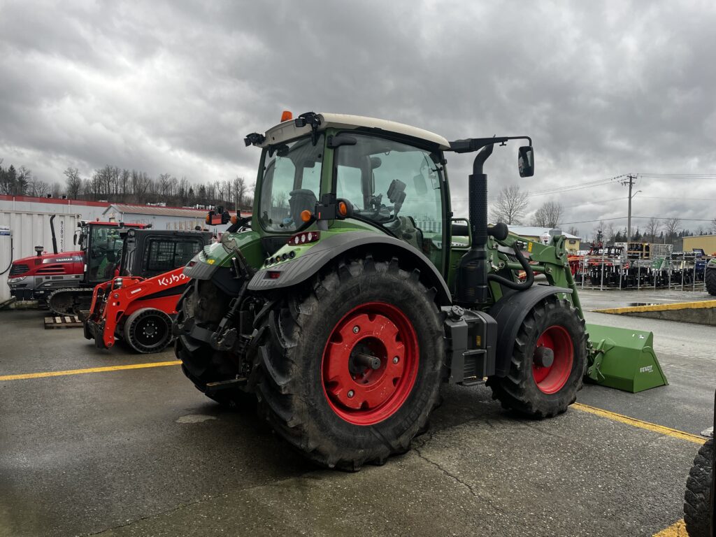 2016 Fendt 514 Cab Tractor w/ Loader 2