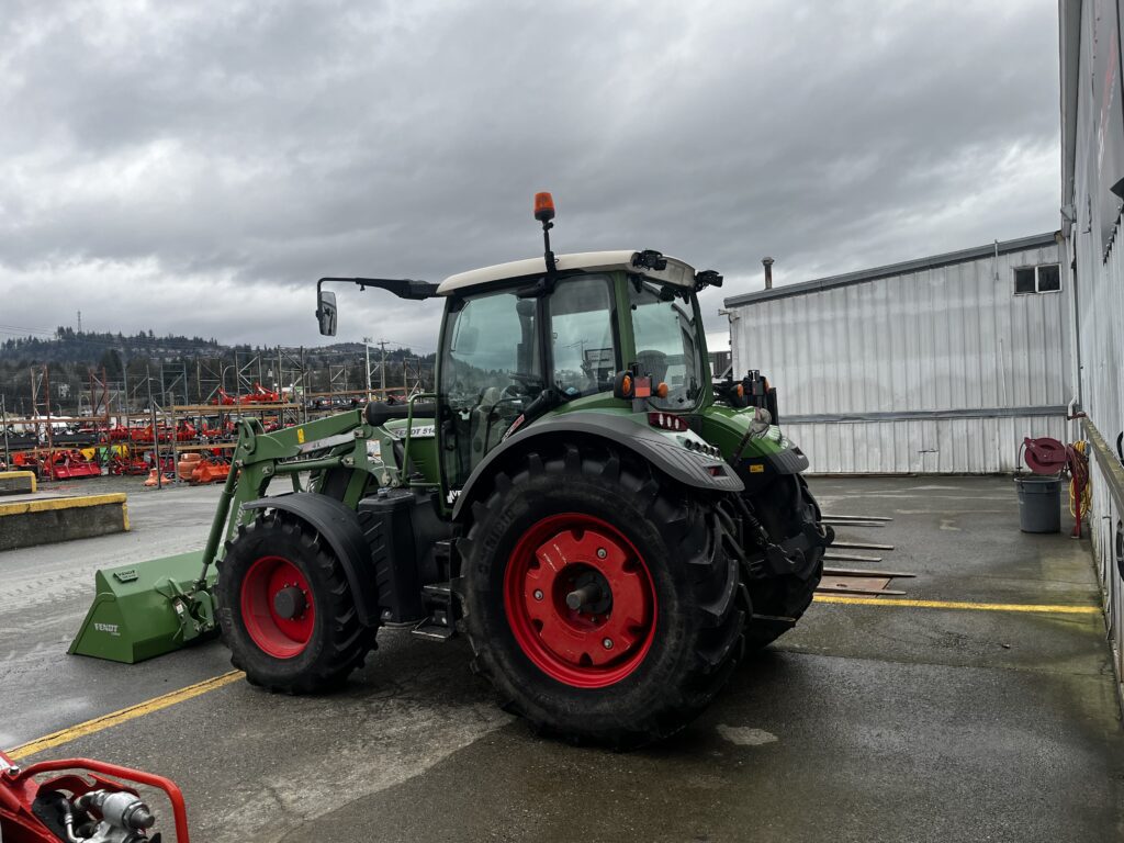 2016 Fendt 514 Cab Tractor w/ Loader 3