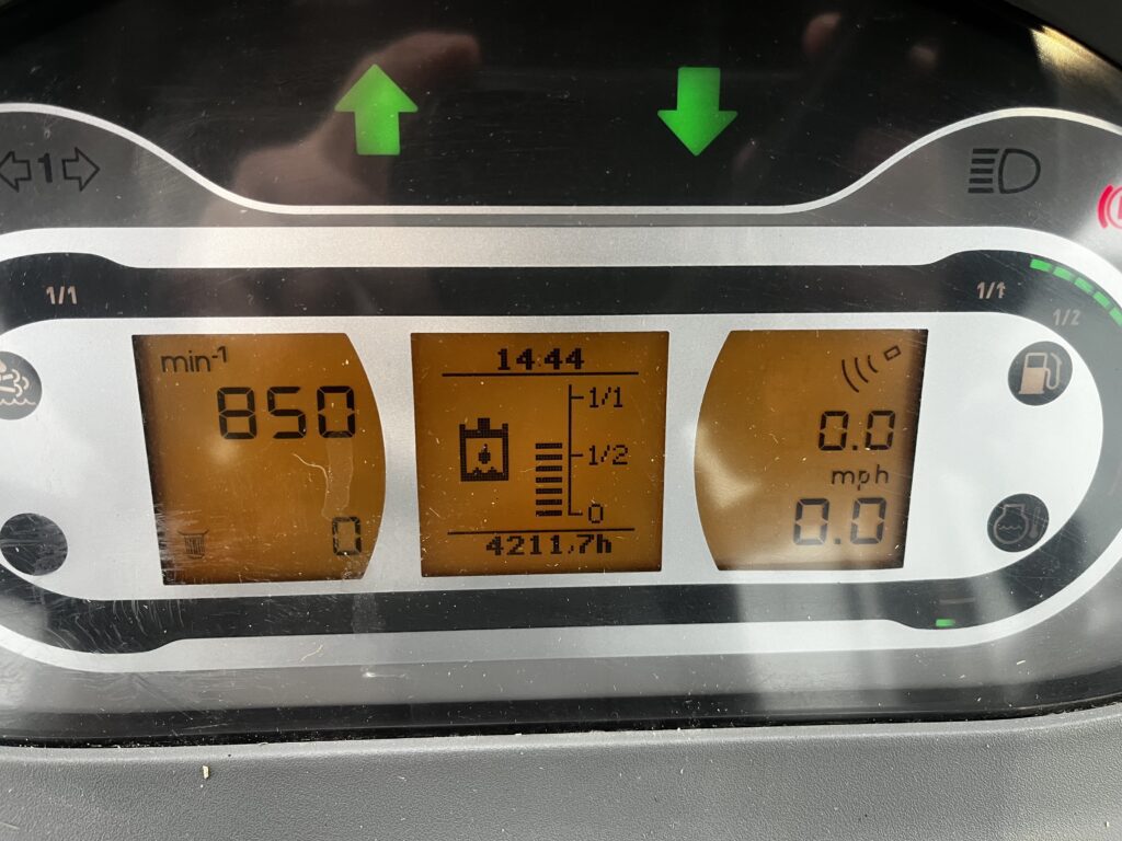 2016 Fendt 514 Cab Tractor w/ Loader 4