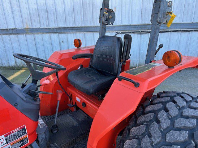 2005 Kubota M5700DTHS Rops tractor 4