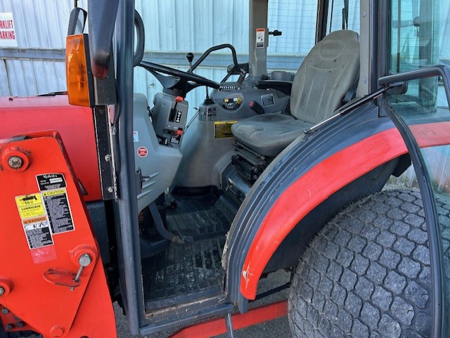 2008 Kubota L5240HSTC Cab Tractor 4
