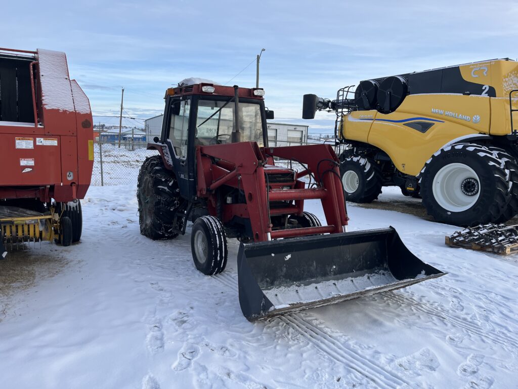 1985 Case 685 Tractor with Loader