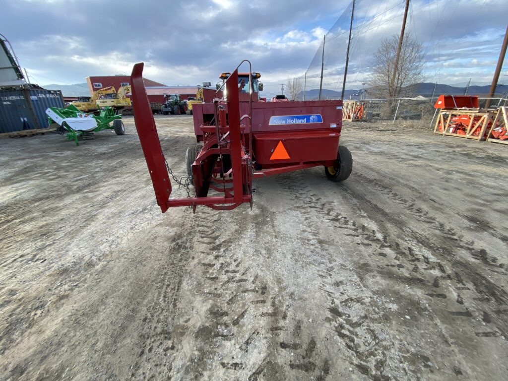2010 New Holland 5070 Square Baler 4