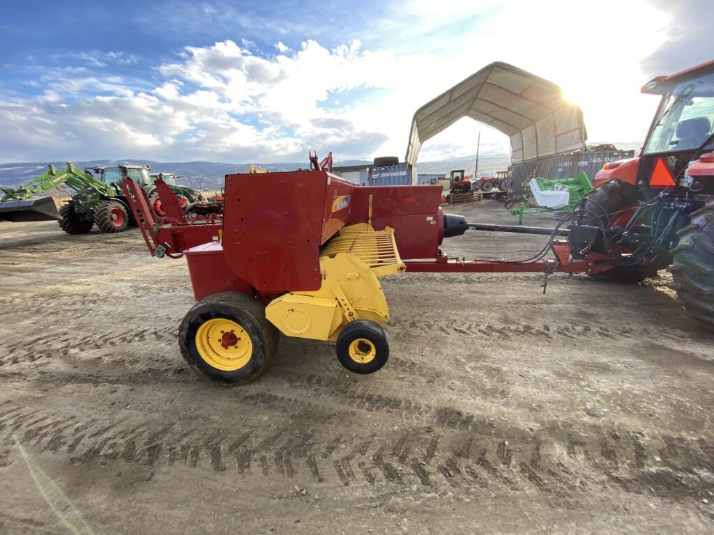 2010 New Holland 5070 Square Baler 6