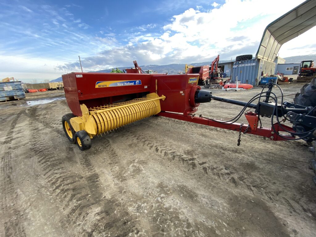 2010 New Holland 5070 Square Baler 3