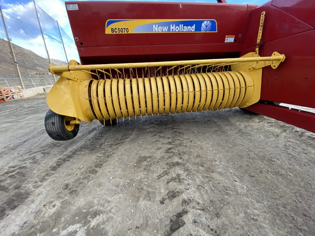 2010 New Holland 5070 Square Baler 7