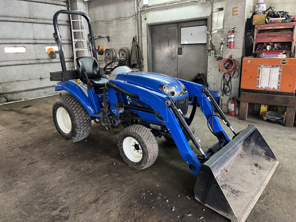 2012 New Holland Boomer 25 4
