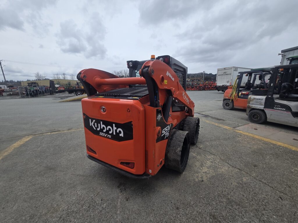 2023 Kubota SSV75H 3