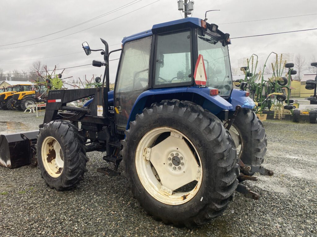New Holland TS110 Tractor and Loader - 110hp 3