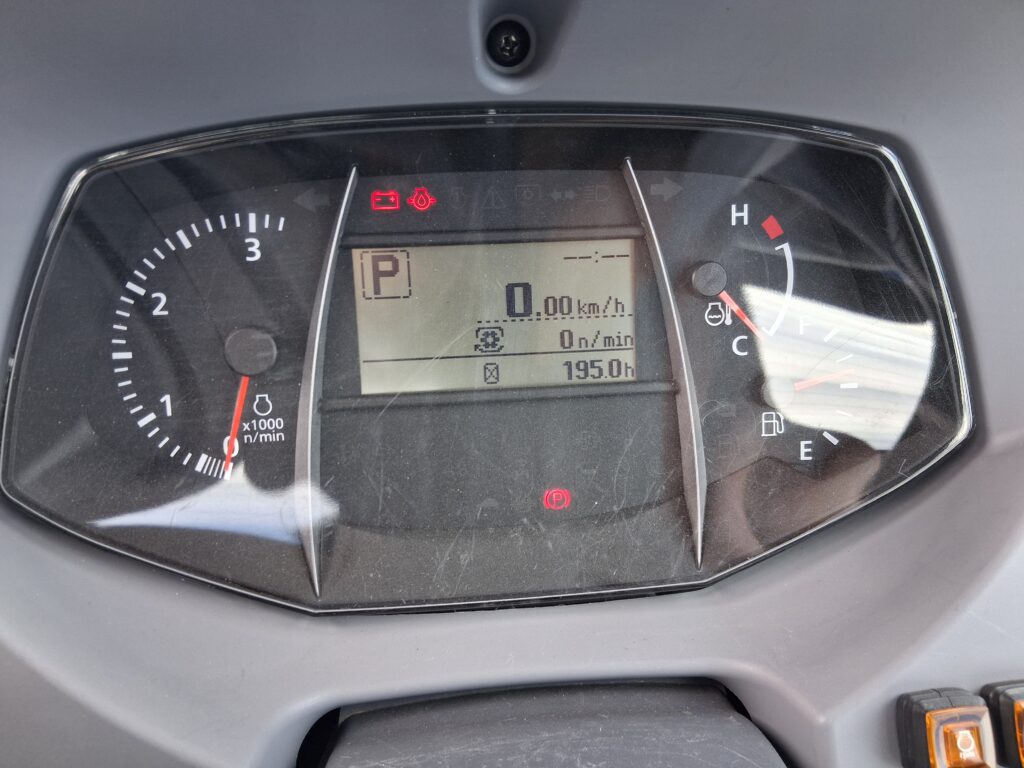 Kubota M4N-071HDCC12 7