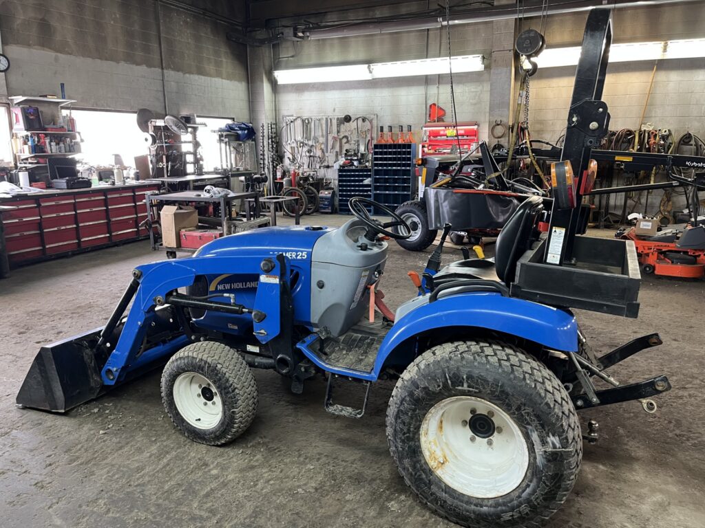 2012 New Holland Boomer 25 2