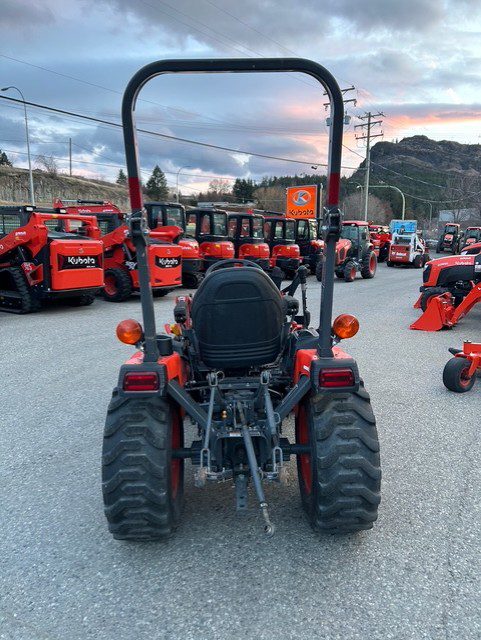 Kubota B2601 W/Loader 3