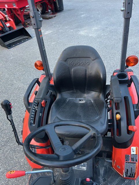 Kubota B2601 W/Loader 4