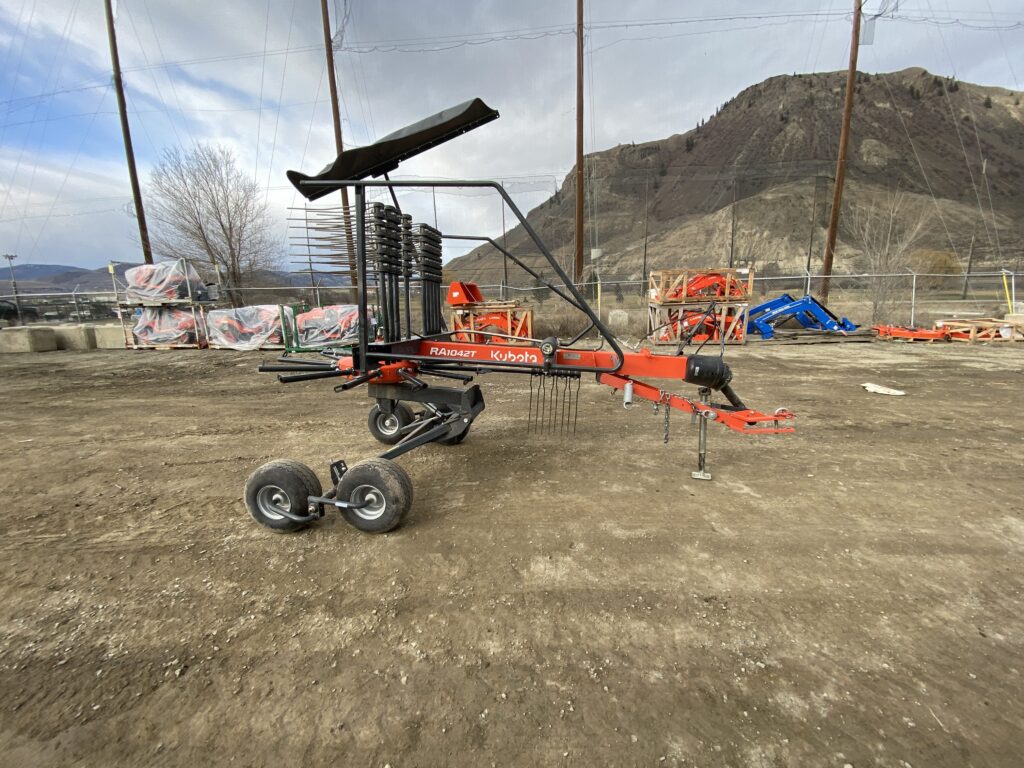 2023 Kubota RA1042T trailed rake 2