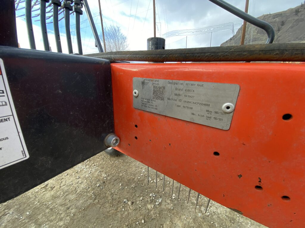 2023 Kubota RA1042T trailed rake 4