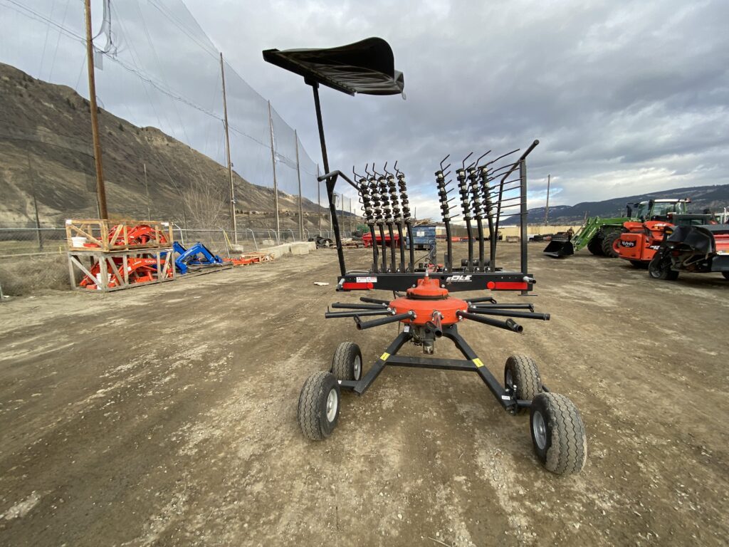 2023 Kubota RA1042T trailed rake 3