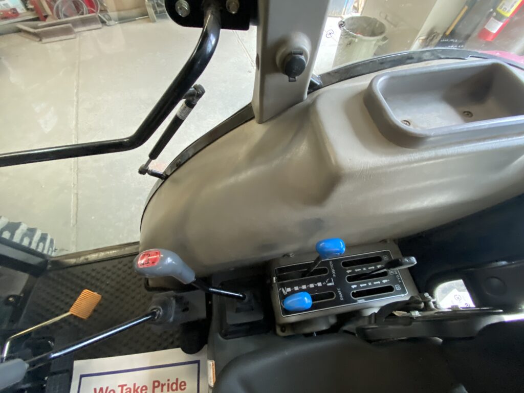 2016  Mahindra 2565ST Tractor W/ Grapple bucket 9