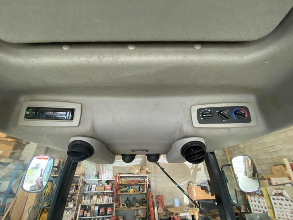 2016  Mahindra 2565ST Tractor W/ Grapple bucket 13