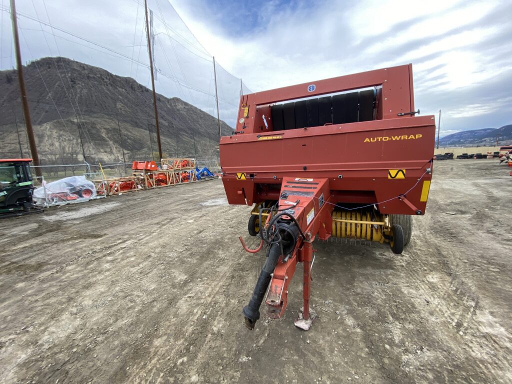 2001 New Holland 678 baler 1