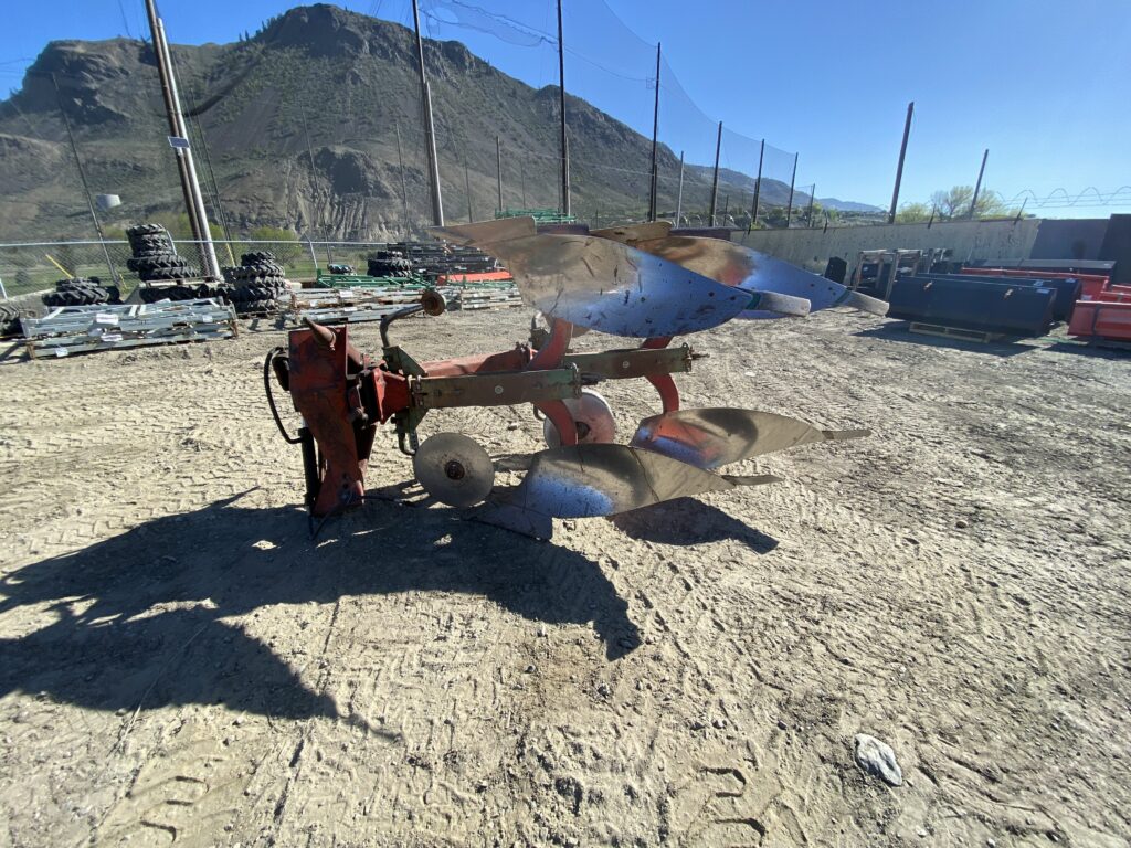 Kvernland 2 bottom rollover plow