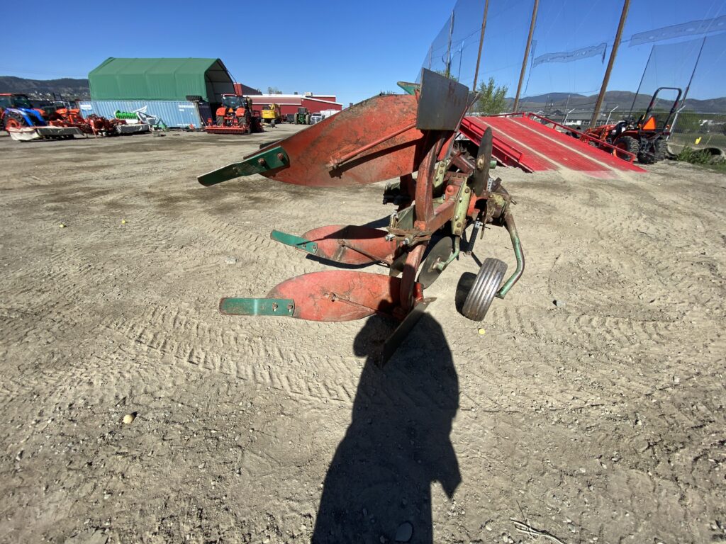 Kvernland 2 bottom rollover plow 4